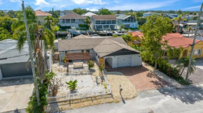 Haven Waterfront Walk to Beach, Pool with Games